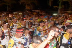 Ouverture du pointage electronique et verification du materiel pour les 2680 coureurs du Grand Raid, avant le top depart pour les 164 km (et plus de 9000 m D+) de traversee de La Reunion. Opening of the electronic score and checking of the equipment for the 2680 riders of the Grand Raid, before the top departure for the 164 km (and more than 9000 m D +) crossing La Reunion.