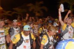 Ouverture du pointage electronique et verification du materiel pour les 2680 coureurs du Grand Raid, avant le top depart pour les 164 km (et plus de 9000 m D+) de traversee de La Reunion. Opening of the electronic score and checking of the equipment for the 2680 riders of the Grand Raid, before the top departure for the 164 km (and more than 9000 m D +) crossing La Reunion.