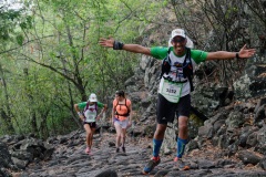 Les traileurs de la Mascareignes, course du Grand Raid, sur le chemin des Anglais qui monte jusqu'au Colorado, derniere etape avant l'arrivee. Mascarene trailers, race of the Grand Raid, on the "path of the English" who goes up to Colorado, last stage before the arrival.