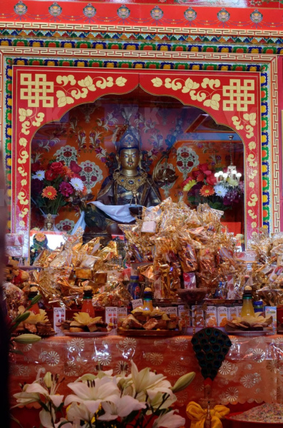 Inauguration du 1er temple bouddhiste tibetain de la zone sud de l'ocean Indien - Inauguration of the first Tibetan Buddhist temple in the southern Indian Ocean