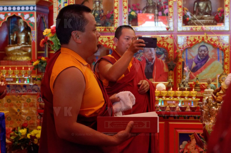 Inauguration du 1er temple bouddhiste tibetain de la zone sud de l'ocean Indien - Inauguration of the first Tibetan Buddhist temple in the southern Indian Ocean
