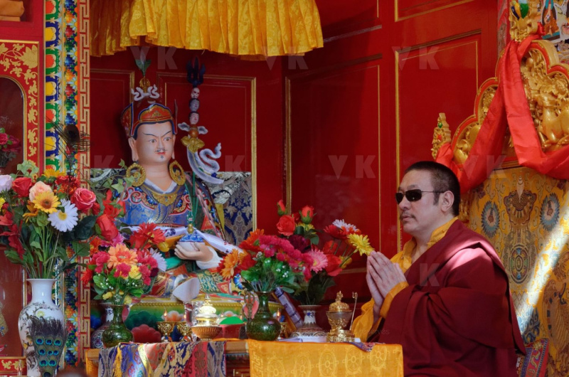 Inauguration du 1er temple bouddhiste tibetain de la zone sud de l'ocean Indien - Inauguration of the first Tibetan Buddhist temple in the southern Indian Ocean