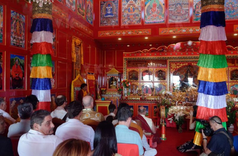 Inauguration du 1er temple bouddhiste tibetain de la zone sud de l'ocean Indien - Inauguration of the first Tibetan Buddhist temple in the southern Indian Ocean