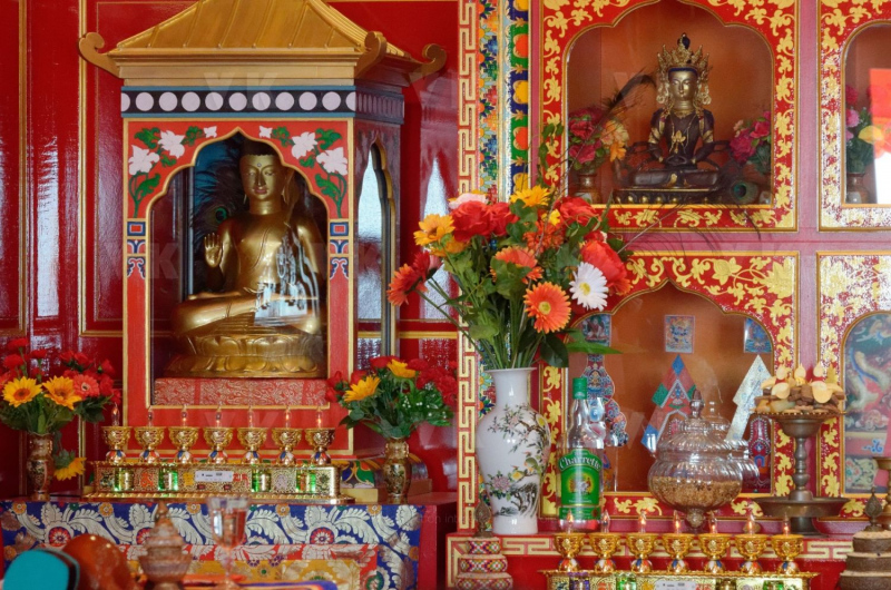 Inauguration du 1er temple bouddhiste tibetain de la zone sud de l'ocean Indien - Inauguration of the first Tibetan Buddhist temple in the southern Indian Ocean