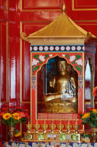 Inauguration du 1er temple bouddhiste tibetain de la zone sud de l'ocean Indien - Inauguration of the first Tibetan Buddhist temple in the southern Indian Ocean