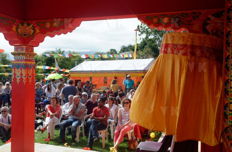 Inauguration du 1er temple bouddhiste tibetain de la zone sud de l'ocean Indien - Inauguration of the first Tibetan Buddhist temple in the southern Indian Ocean