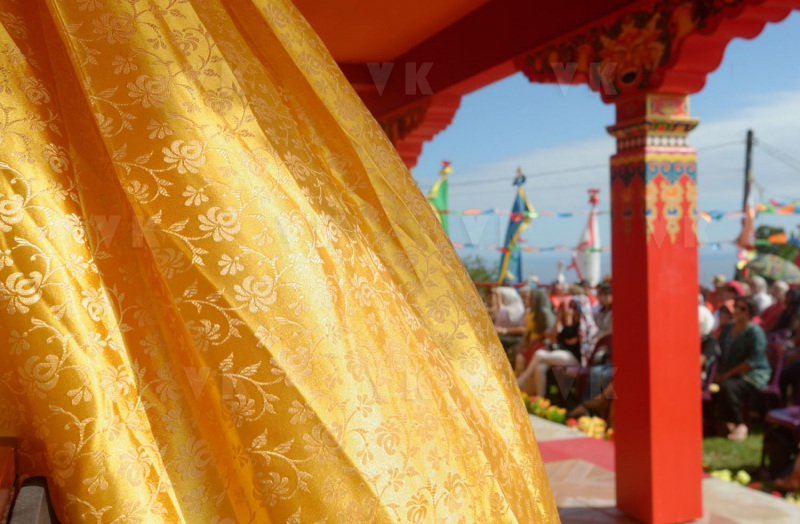 Inauguration du 1er temple bouddhiste tibetain de la zone sud de l'ocean Indien - Inauguration of the first Tibetan Buddhist temple in the southern Indian Ocean