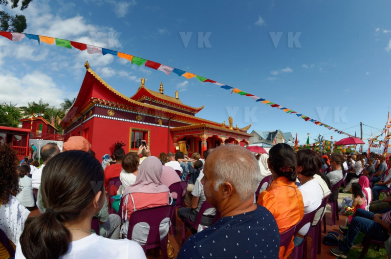 Inauguration du 1er temple bouddhiste tibetain de la zone sud de l'ocean Indien - Inauguration of the first Tibetan Buddhist temple in the southern Indian Ocean