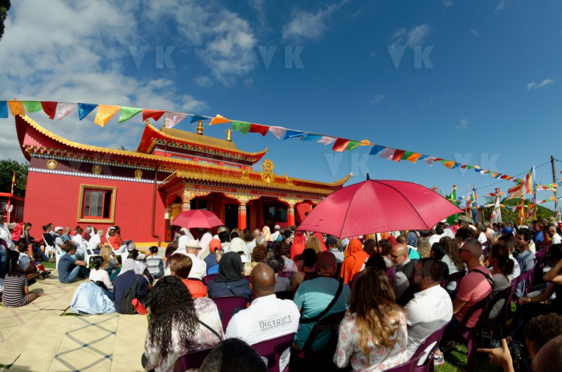Inauguration du 1er temple bouddhiste tibetain de la zone sud de l'ocean Indien - Inauguration of the first Tibetan Buddhist temple in the southern Indian Ocean