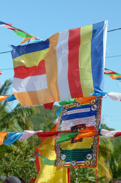 Inauguration du 1er temple bouddhiste tibetain de la zone sud de l'ocean Indien - Inauguration of the first Tibetan Buddhist temple in the southern Indian Ocean