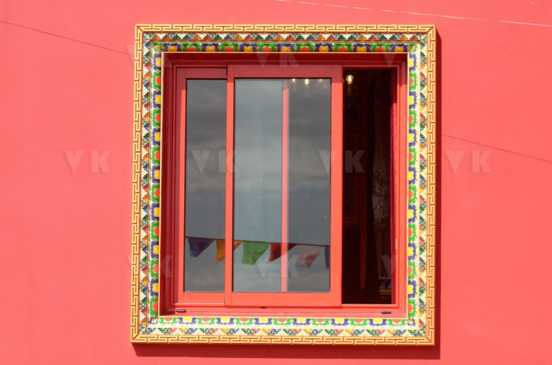 Inauguration du 1er temple bouddhiste tibetain de la zone sud de l'ocean Indien - Inauguration of the first Tibetan Buddhist temple in the southern Indian Ocean