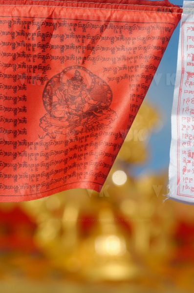 Inauguration du 1er temple bouddhiste tibetain de la zone sud de l'ocean Indien - Inauguration of the first Tibetan Buddhist temple in the southern Indian Ocean