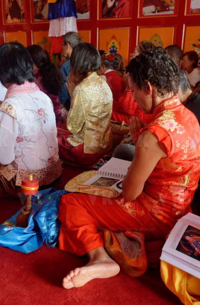 Inauguration du 1er temple bouddhiste tibetain de la zone sud de l'ocean Indien - Inauguration of the first Tibetan Buddhist temple in the southern Indian Ocean