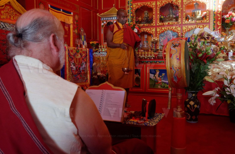 Inauguration du 1er temple bouddhiste tibetain de la zone sud de l'ocean Indien - Inauguration of the first Tibetan Buddhist temple in the southern Indian Ocean
