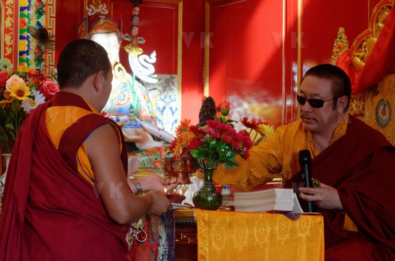 Inauguration du 1er temple bouddhiste tibetain de la zone sud de l'ocean Indien - Inauguration of the first Tibetan Buddhist temple in the southern Indian Ocean