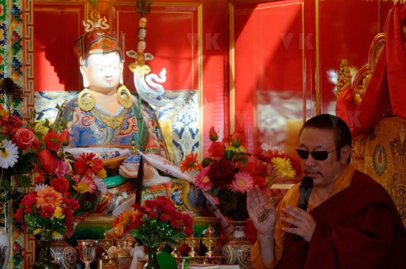 Inauguration du 1er temple bouddhiste tibetain de la zone sud de l'ocean Indien - Inauguration of the first Tibetan Buddhist temple in the southern Indian Ocean