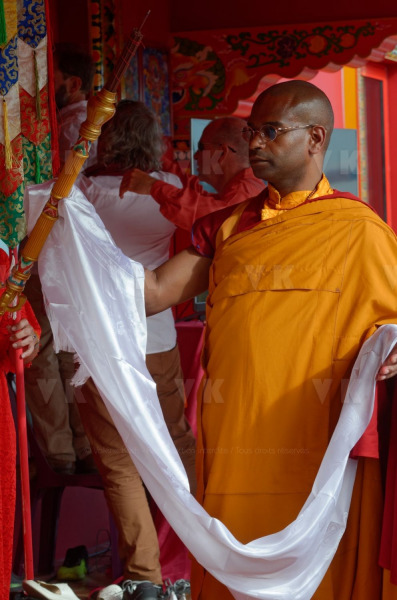 Inauguration du 1er temple bouddhiste tibetain de la zone sud de l'ocean Indien - Inauguration of the first Tibetan Buddhist temple in the southern Indian Ocean