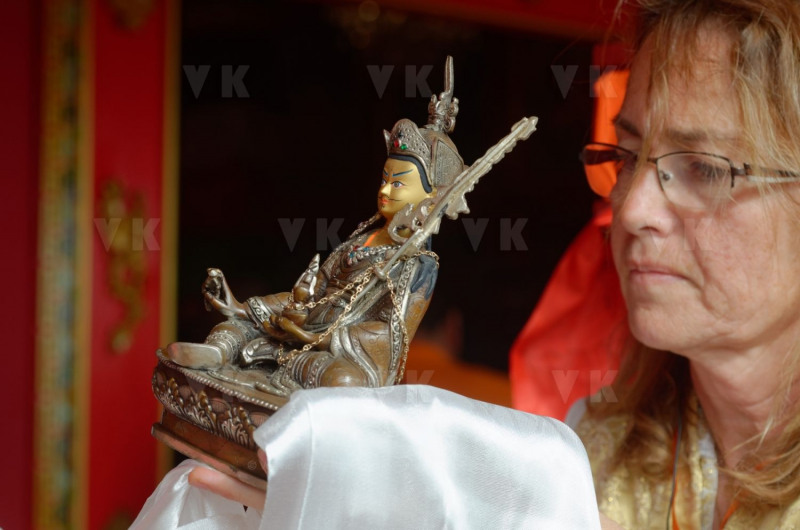 Inauguration du 1er temple bouddhiste tibetain de la zone sud de l'ocean Indien - Inauguration of the first Tibetan Buddhist temple in the southern Indian Ocean