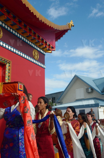Inauguration du 1er temple bouddhiste tibetain de la zone sud de l'ocean Indien - Inauguration of the first Tibetan Buddhist temple in the southern Indian Ocean