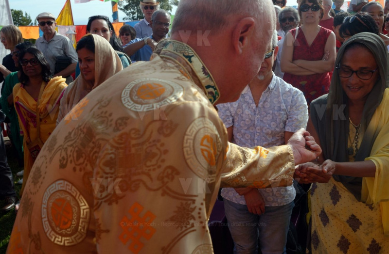 Inauguration du 1er temple bouddhiste tibetain de la zone sud de l'ocean Indien - Inauguration of the first Tibetan Buddhist temple in the southern Indian Ocean