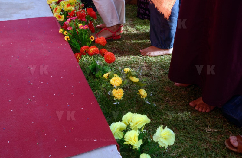 Inauguration du 1er temple bouddhiste tibetain de la zone sud de l'ocean Indien - Inauguration of the first Tibetan Buddhist temple in the southern Indian Ocean