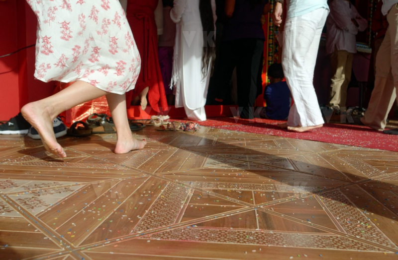 Inauguration du 1er temple bouddhiste tibetain de la zone sud de l'ocean Indien - Inauguration of the first Tibetan Buddhist temple in the southern Indian Ocean