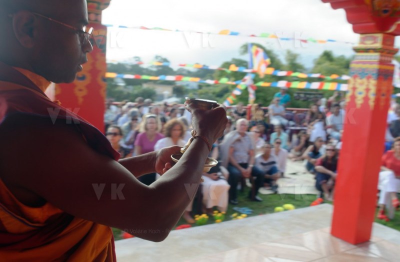 Inauguration du 1er temple bouddhiste tibetain de la zone sud de l'ocean Indien - Inauguration of the first Tibetan Buddhist temple in the southern Indian Ocean
