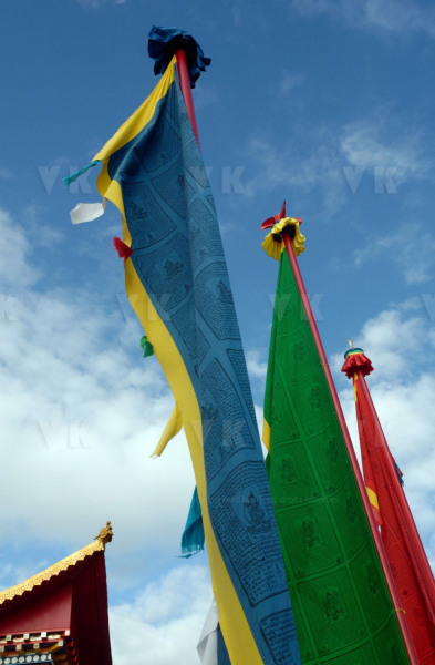 Inauguration du 1er temple bouddhiste tibetain de la zone sud de l'ocean Indien - Inauguration of the first Tibetan Buddhist temple in the southern Indian Ocean