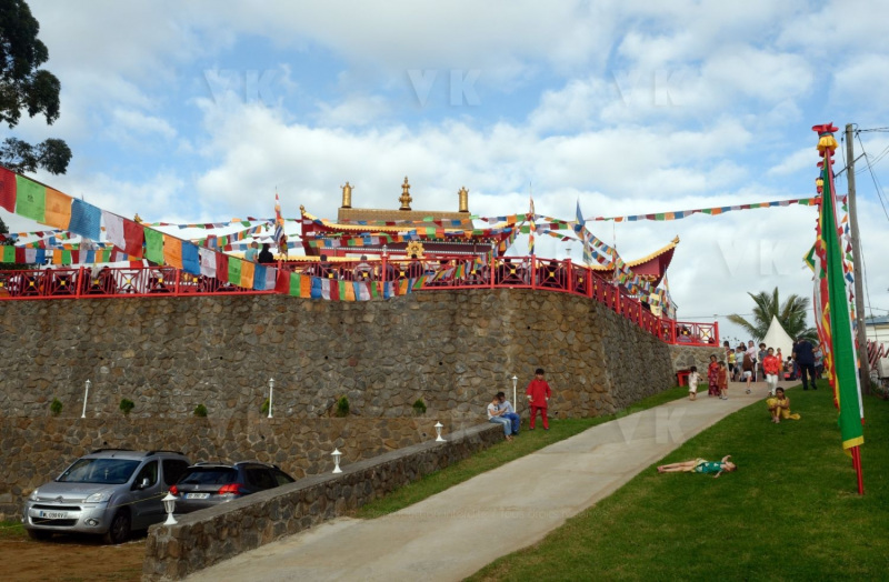 Inauguration du 1er temple bouddhiste tibetain de la zone sud de l'ocean Indien - Inauguration of the first Tibetan Buddhist temple in the southern Indian Ocean