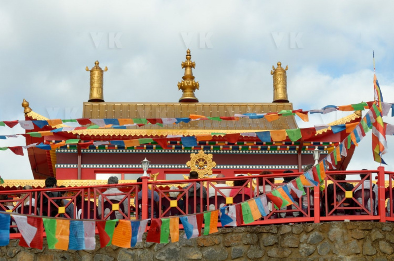Inauguration du 1er temple bouddhiste tibetain de la zone sud de l'ocean Indien - Inauguration of the first Tibetan Buddhist temple in the southern Indian Ocean