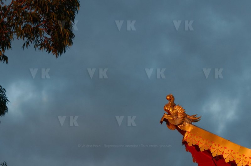 Inauguration du 1er temple bouddhiste tibetain de la zone sud de l'ocean Indien - Inauguration of the first Tibetan Buddhist temple in the southern Indian Ocean