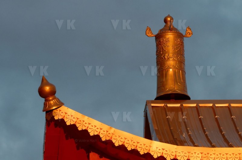 Inauguration du 1er temple bouddhiste tibetain de la zone sud de l'ocean Indien - Inauguration of the first Tibetan Buddhist temple in the southern Indian Ocean
