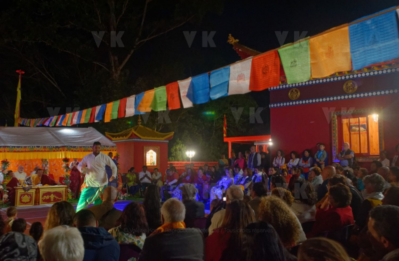 Inauguration du 1er temple bouddhiste tibetain de la zone sud de l'ocean Indien - Inauguration of the first Tibetan Buddhist temple in the southern Indian Ocean