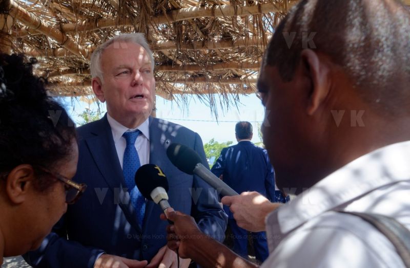 Visite de Jean-Marc Ayrault, président de la Mission de la mémoire de l’esclavage, des traites et de leurs abolitions