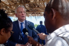 Visite de Jean-Marc Ayrault, président de la Mission de la mémoire de l’esclavage, des traites et de leurs abolitions