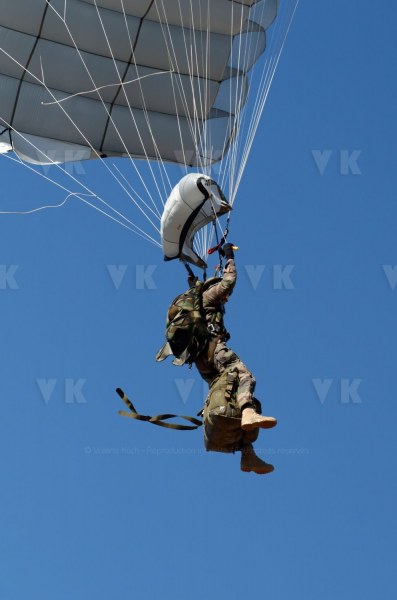 Demonstration des militaires parachutistes 2e RPIMa