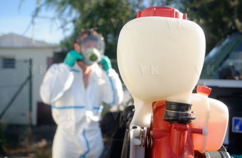 Les FORMISC engages dans la lutte contre la dengue a La Reunion. The Civil Security soldiers (FORMISC) engaged in the fight against dengue at La Reunion