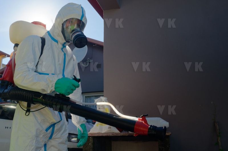 Les FORMISC engages dans la lutte contre la dengue a La Reunion. The Civil Security soldiers (FORMISC) engaged in the fight against dengue at La Reunion