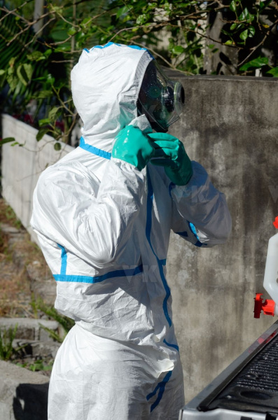 Les FORMISC engages dans la lutte contre la dengue a La Reunion. The Civil Security soldiers (FORMISC) engaged in the fight against dengue at La Reunion