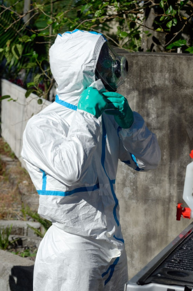 Les FORMISC engages dans la lutte contre la dengue a La Reunion. The Civil Security soldiers (FORMISC) engaged in the fight against dengue at La Reunion