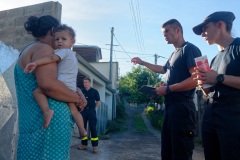 Les FORMISC engages dans la lutte contre la dengue a La Reunion. The Civil Security soldiers (FORMISC) engaged in the fight against dengue at La Reunion