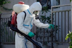 Les FORMISC engages dans la lutte contre la dengue a La Reunion. The Civil Security soldiers (FORMISC) engaged in the fight against dengue at La Reunion