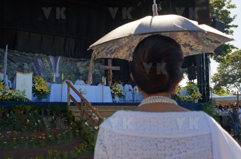 Messe de l'assomption a La Reunion. Mass of the Assumption in La Reunion.