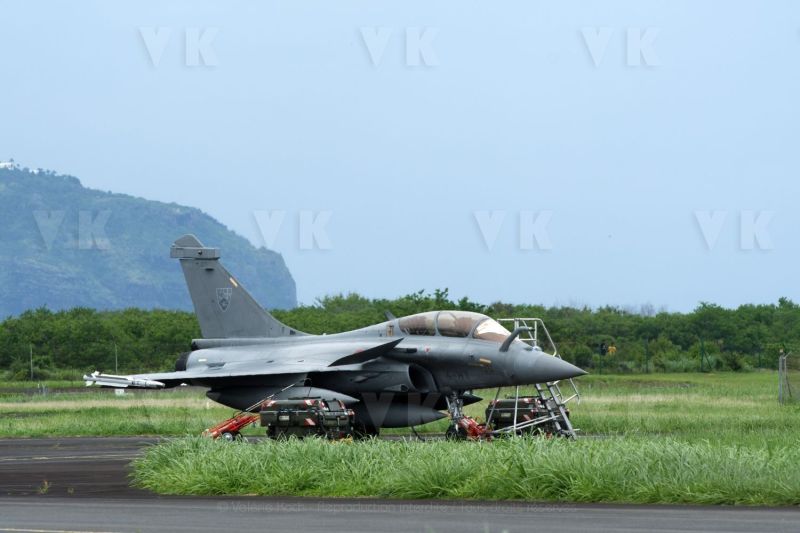 Rafale et ravitailleur MRTT a La Reunion dans le cadre de la mission SHIKRA. Rafale and MRTT refueller in La Reunion as part of the SHIKRA mission.