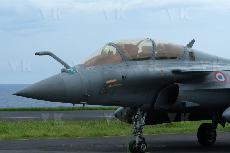 Rafale et ravitailleur MRTT a La Reunion dans le cadre de la mission SHIKRA. Rafale and MRTT refueller in La Reunion as part of the SHIKRA mission.