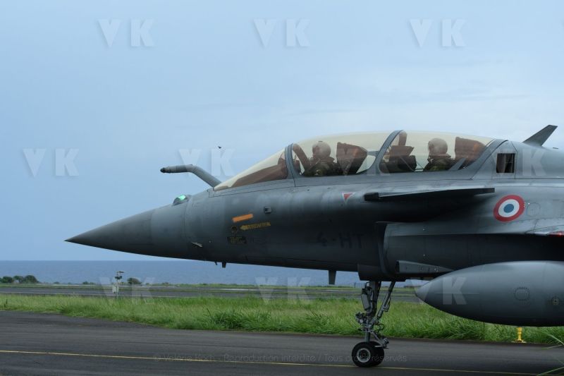 Rafale et ravitailleur MRTT a La Reunion dans le cadre de la mission SHIKRA. Rafale and MRTT refueller in La Reunion as part of the SHIKRA mission.