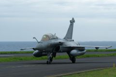 Rafale et ravitailleur MRTT a La Reunion dans le cadre de la mission SHIKRA. Rafale and MRTT refueller in La Reunion as part of the SHIKRA mission.