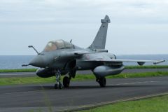 Rafale et ravitailleur MRTT a La Reunion dans le cadre de la mission SHIKRA. Rafale and MRTT refueller in La Reunion as part of the SHIKRA mission.