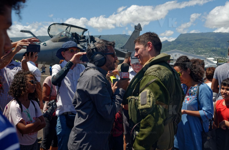Le nouveau ravitailleur MRTT Phenix et deux Rafale de l'Armee de l'Air a La Reunion