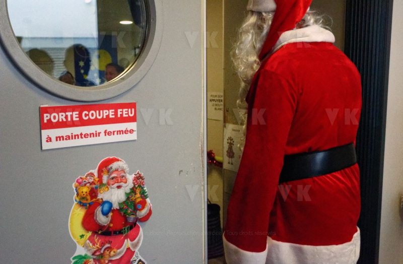 Pere Noel Police Nationale au CHU Sud Reunion